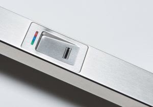 BioKey Mini-X Fingerabdrucksensor in einen Edelstahl-Türgriff integriert